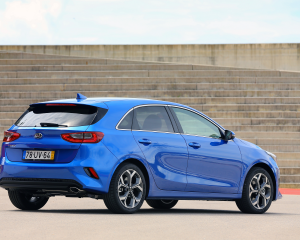 Kia Ceed 1.6 CRDi 6MT transmission 136hp Blue Flame 23